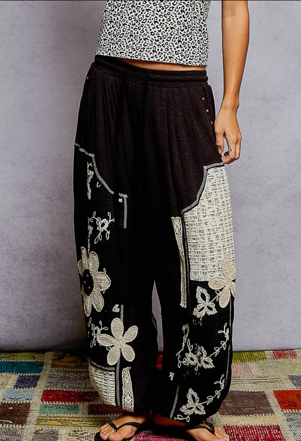 Solid Pattern Patch Detail Rib Knit Jogger Pants