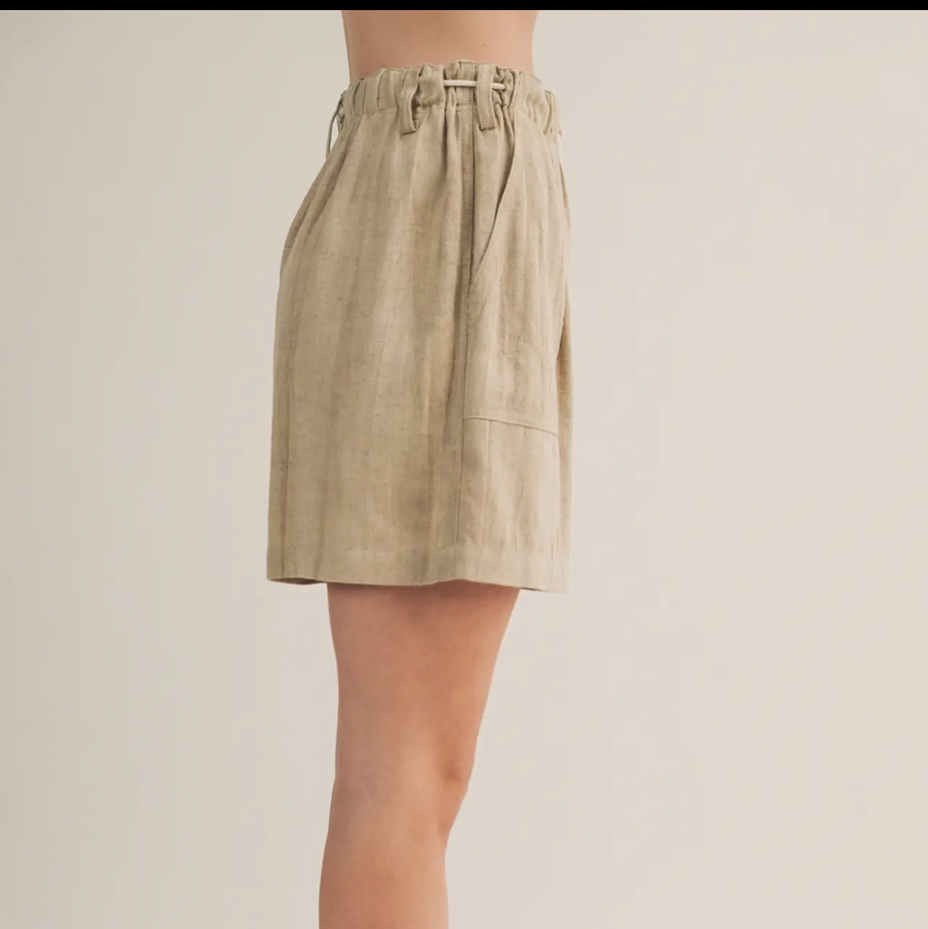 Drawstring Waist Pleated Patch Pocket Shorts