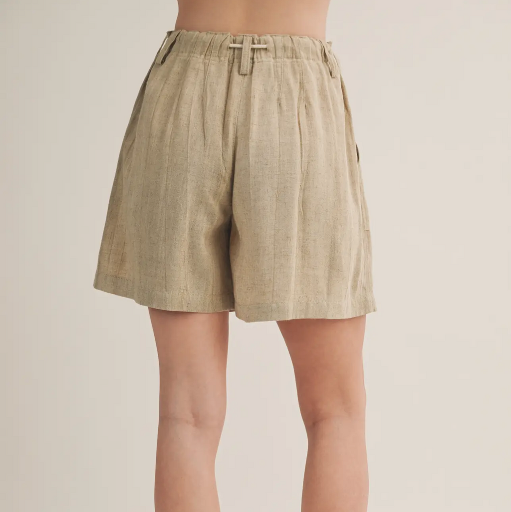 Drawstring Waist Pleated Patch Pocket Shorts