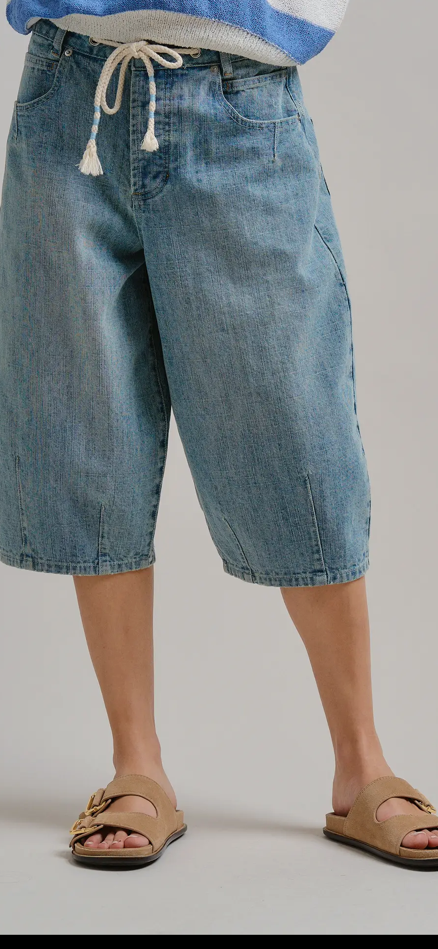 Drawstring Waist Barrel Leg Denim Shorts