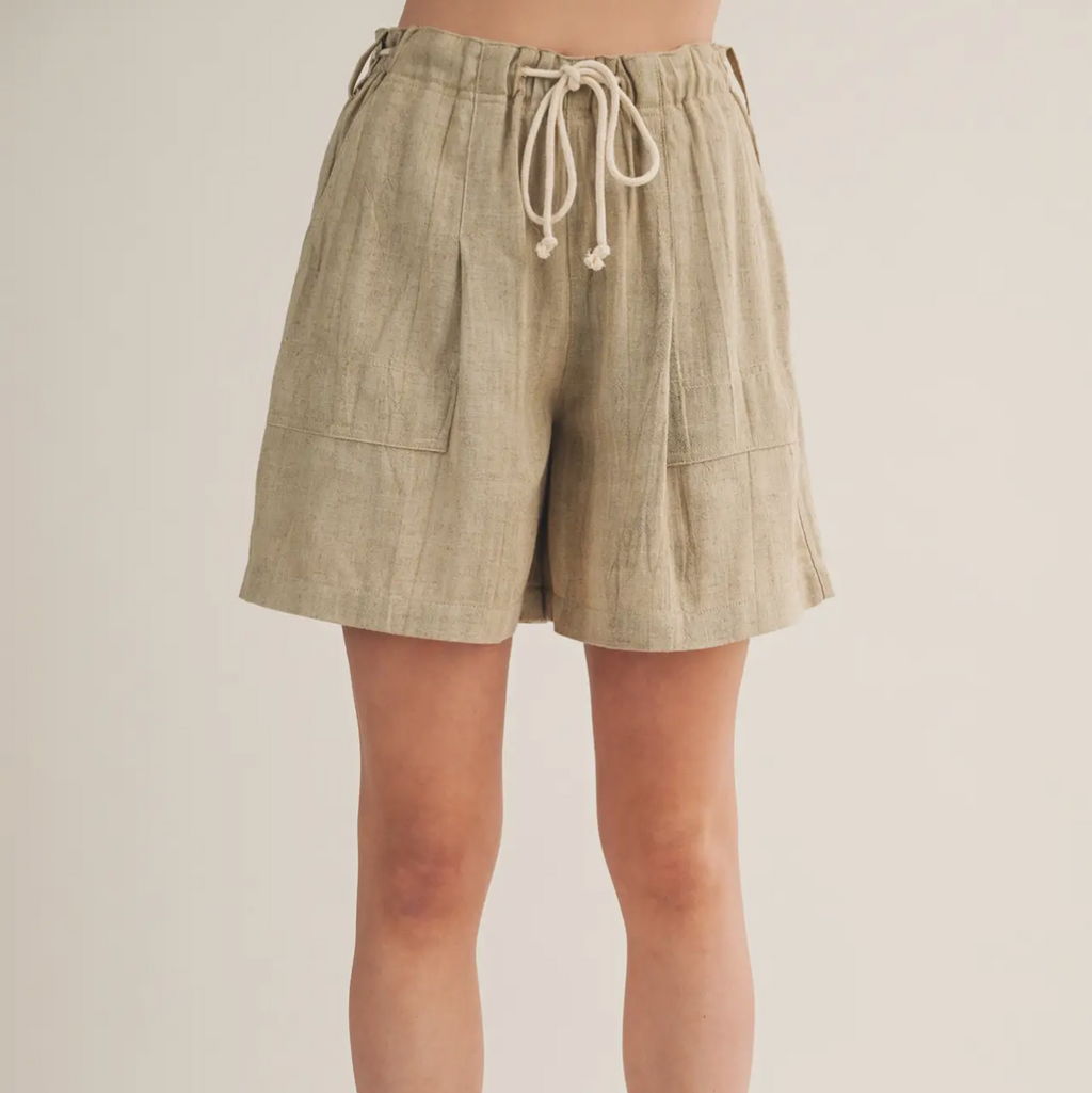 Drawstring Waist Pleated Patch Pocket Shorts