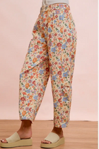 Washed Floral Printed Twill Barrel pants- Cream Multi