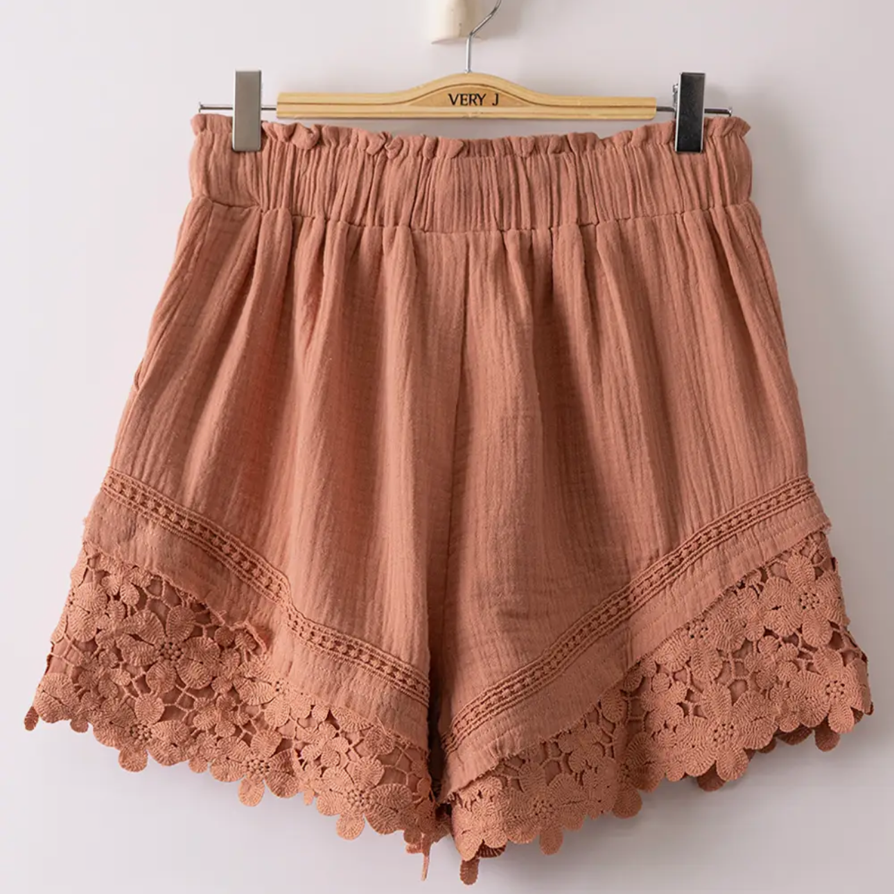 Lace Contrast Detail Woven Shorts-mauve
