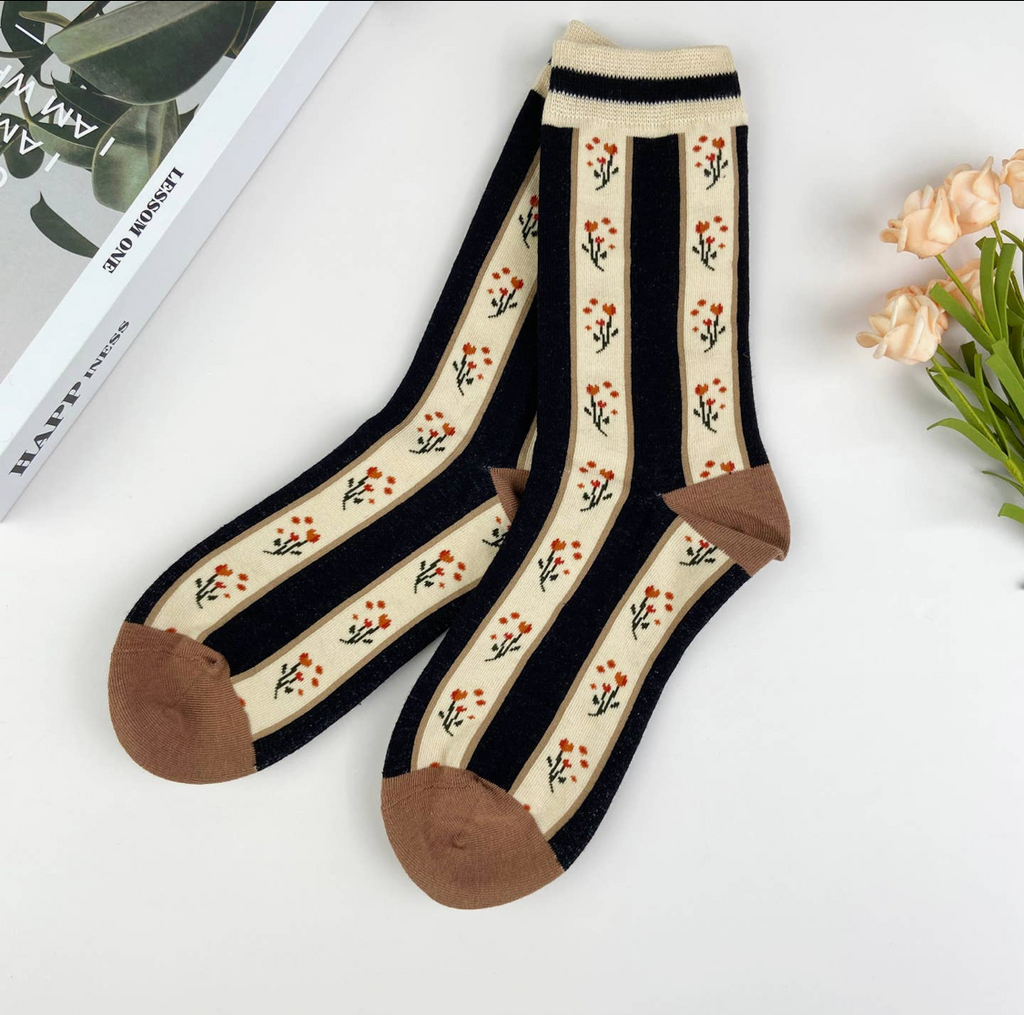 Combed Cotton Women's Socks Floral Mid Calf Socks-Black