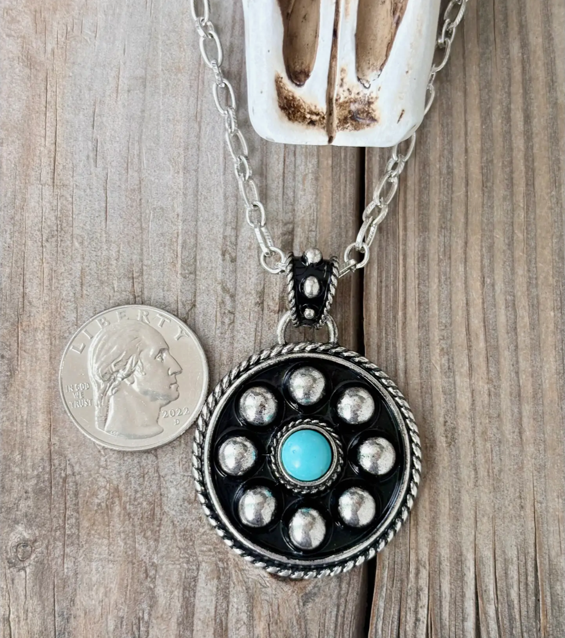 Western Style Studded Round Turquoise Stone Pendant Necklace